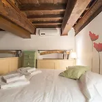 Apartman Lambertesca Loft By Mmega